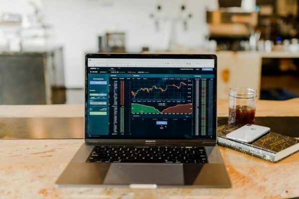 A Sentence About a Messy Desk Changed How I Trade